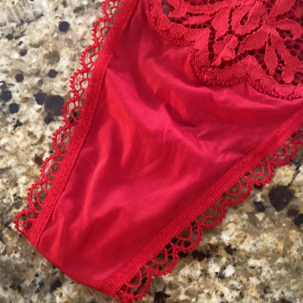 NWT Victoria’s Secret body by Victoria red thong - Picture 4 of 8